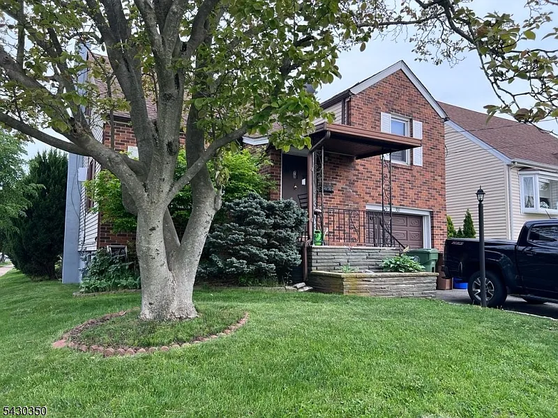 4 bed, 1.0 bath, $3,350 — Photo 2