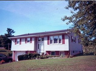 6410 Richmond Rd, Irvine, KY 40336