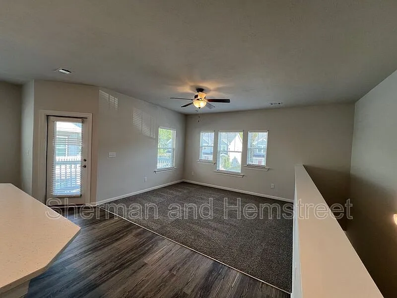 1 bed, 1.0 bath, 863 sqft, $1,290 — Photo 3