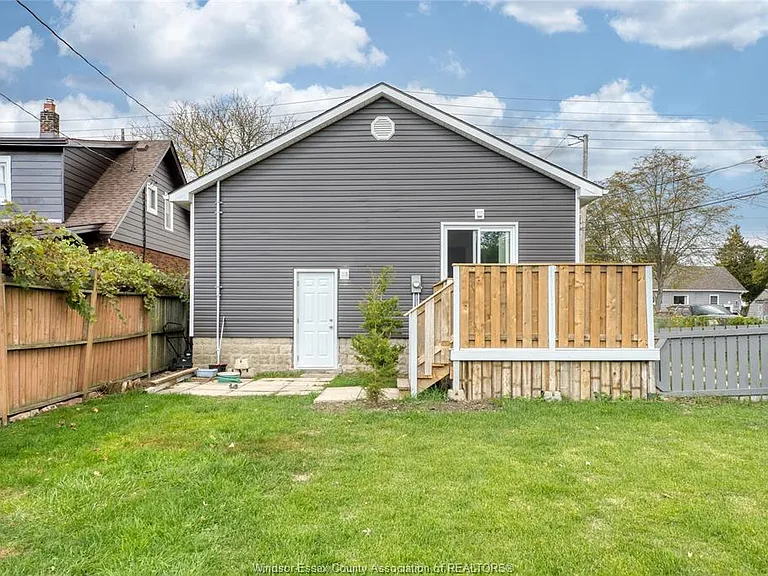 2226 Mercer St — Photo 37