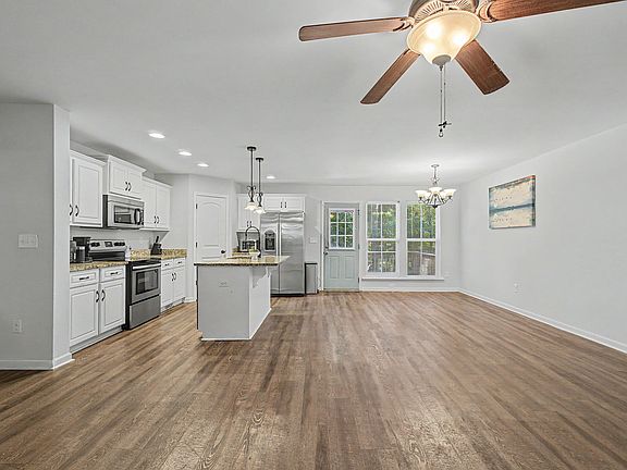 3rd image of 607 Ridgefield Dr