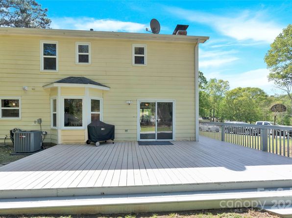 1308 Spring Lake Dr, Gastonia, NC 28054