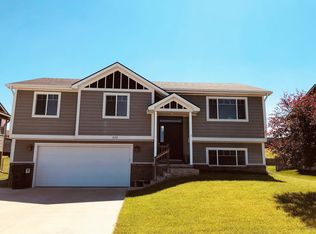 830 Autumn Pkwy, Hickman, NE 68372