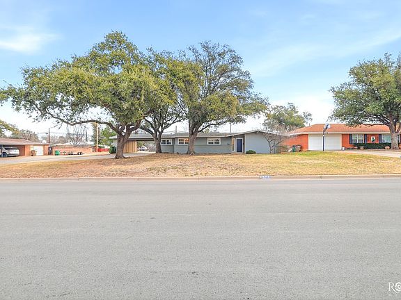 2nd image of 1902 S A&m Ave