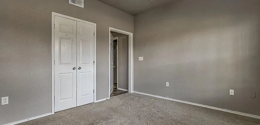 2 bed, 1045 sqft, $1,500 — Photo 4