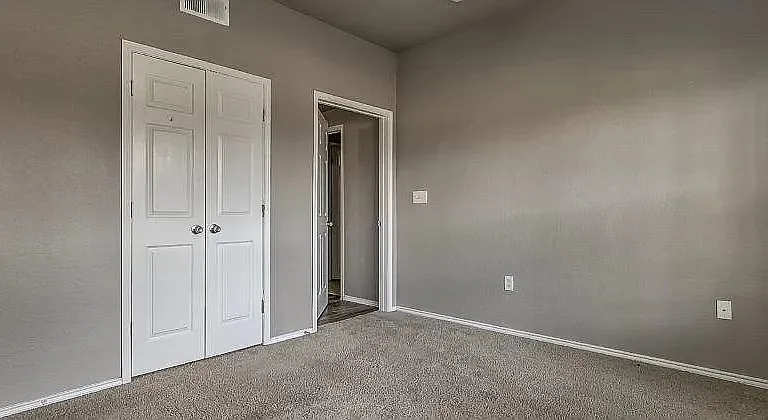 217 Harris Dr #11 — Photo 4
