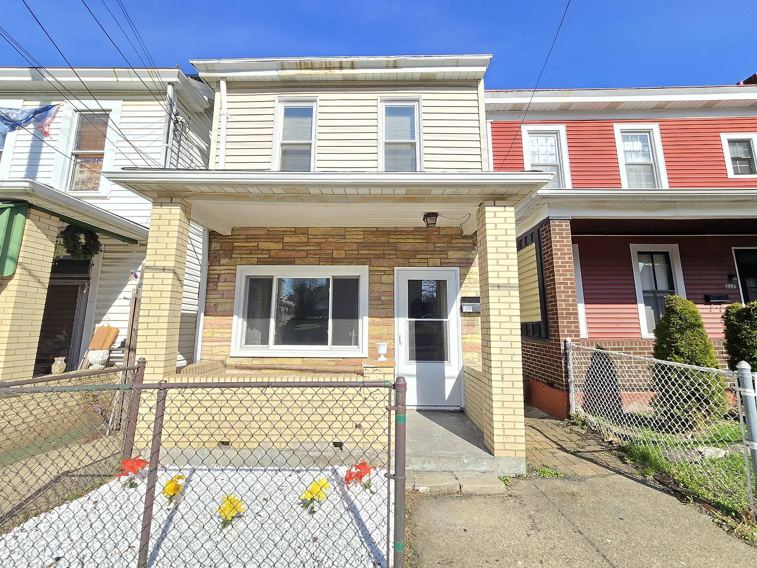 3 bed, 1.5 bath, 1122 sqft, $1,350 — Photo 2