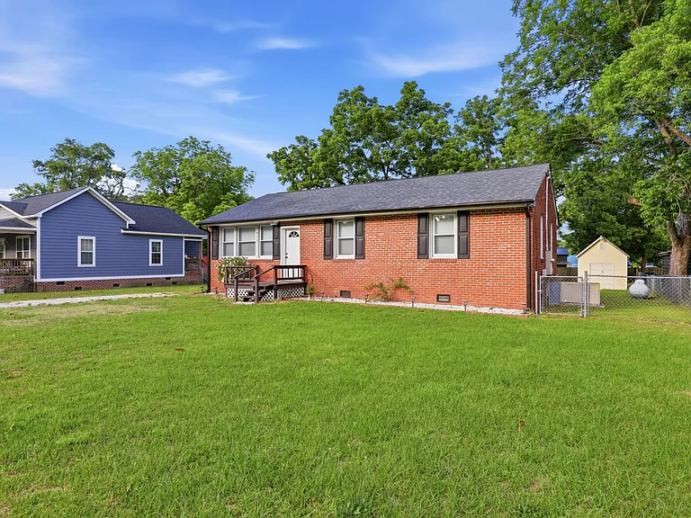 611 Forest Knolls Rd — Photo 2