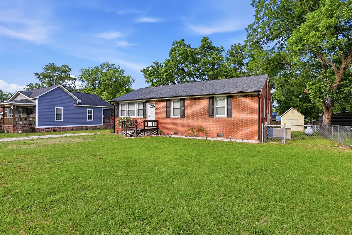 Building Photo - 611 Forest Knolls Rd