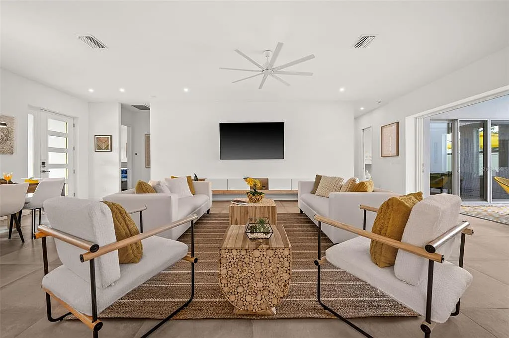 4 bed, 3.0 bath, 2300 sqft, $7,000 — Photo 3
