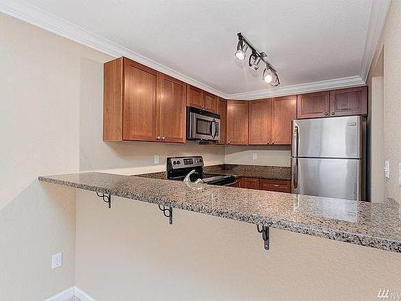 Kitchen with bar counter