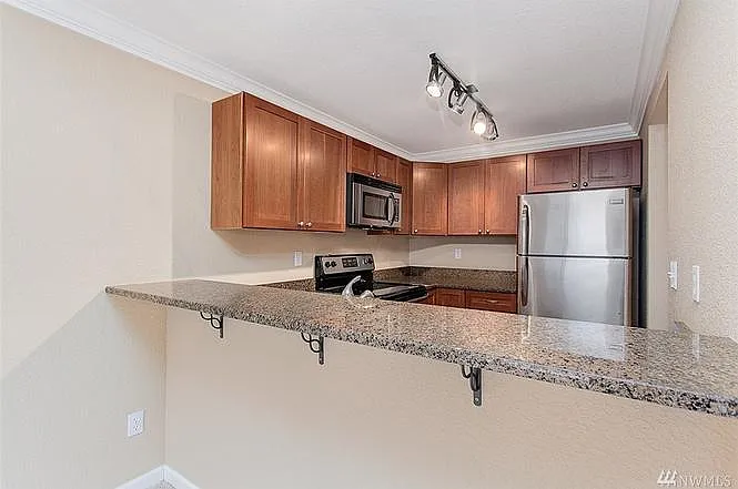 Kitchen with bar counter