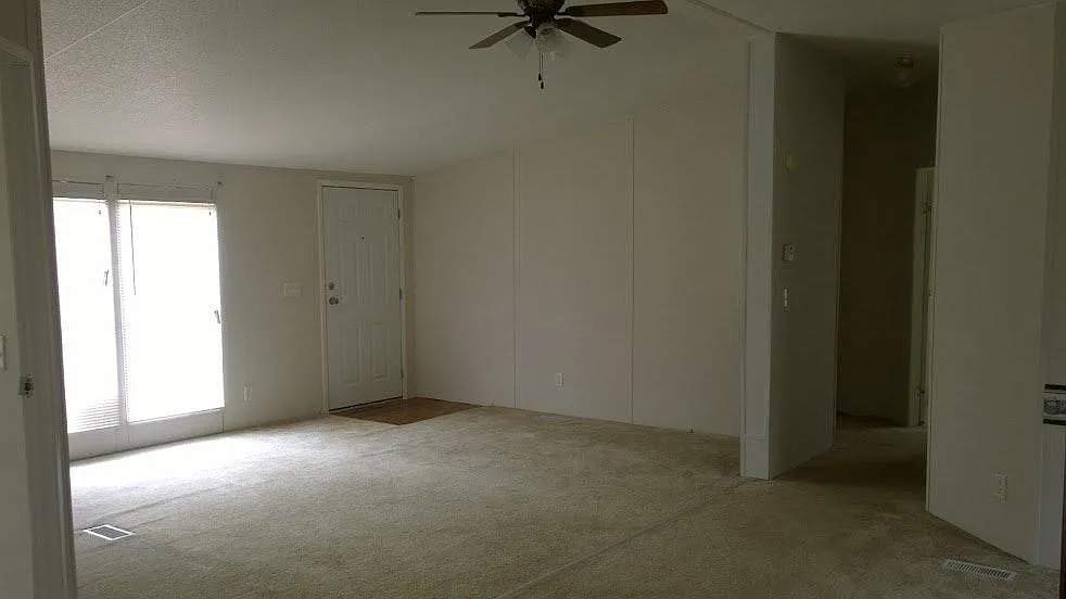 3 bed, 1400 sqft, $1,190 — Photo 2