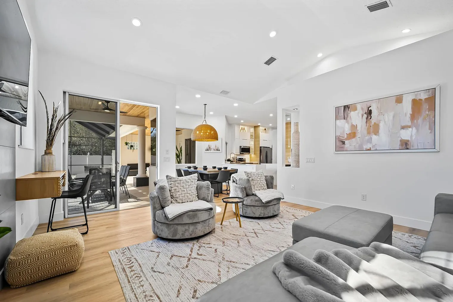 5 bed, 3.0 bath, 2895 sqft, $8,748 — Photo 4