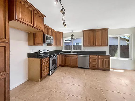 5th image of 3029 Rosemont Dr