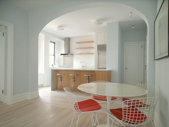 3rd image of 205 W 54th St APT 10C