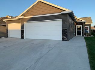 661 Westview Ln E, West Fargo, ND 58078