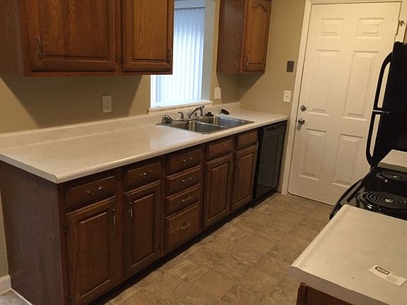 2nd image of 676 Ravenna Cir
