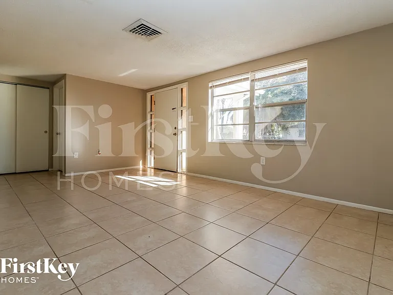 9231 Glen Moor Ln — Photo 2