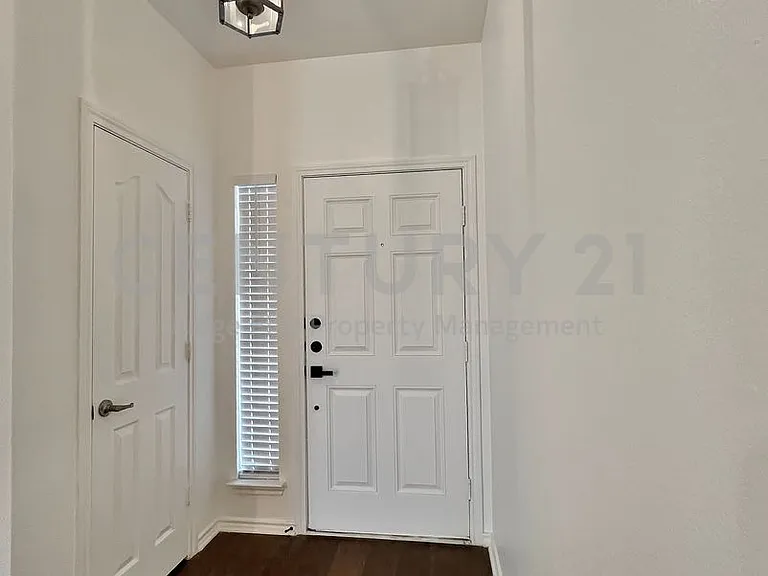 8000 Ranchvale Ln — Photo 3