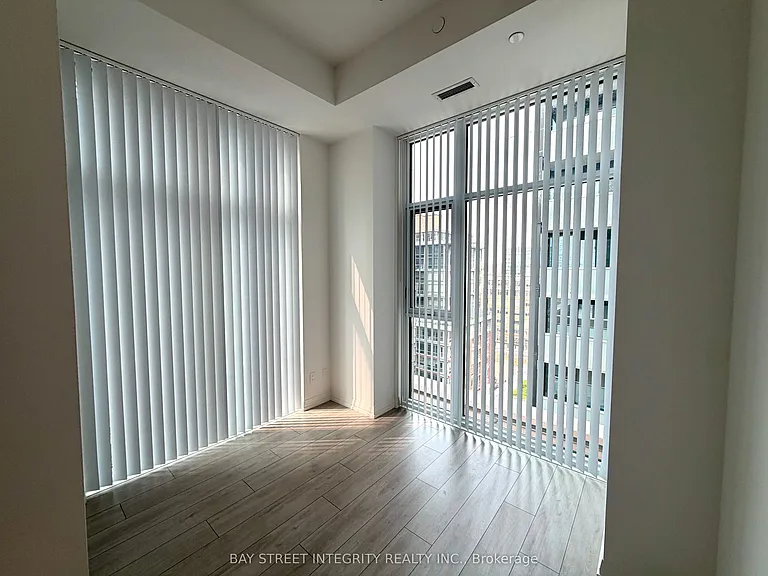 400 King St W #922 — Photo 8