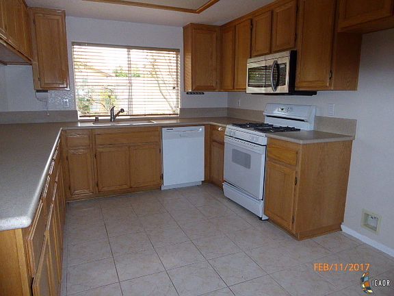 3rd image of 579 Larkspur Ln