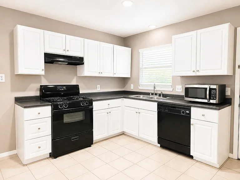 10518 Galena St — Photo 2