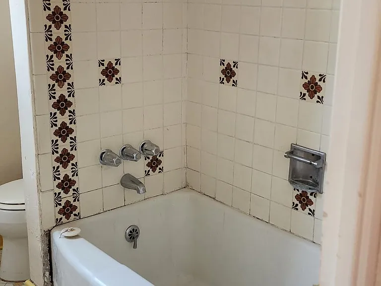 631 Lafayette Dr NE — Photo 16