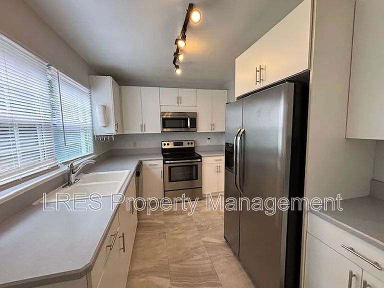 429 Wiltshire Rd — Photo 12