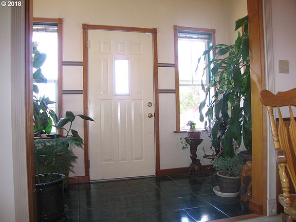 4th image of 322 N 1st St