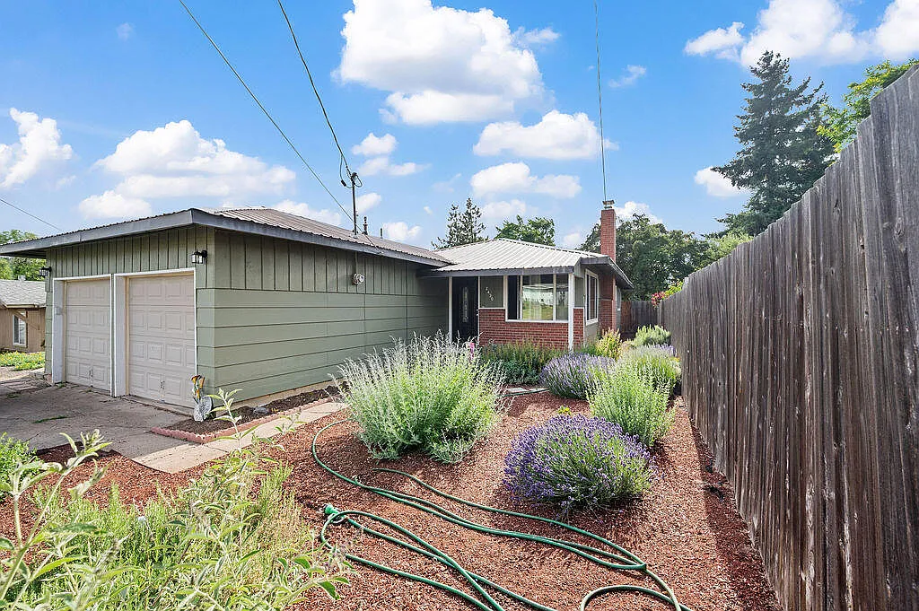 2430 Berkeley St photo 1