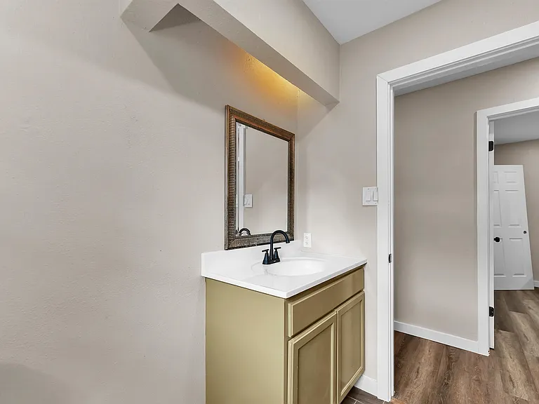 6211 Coachgate Dr — Photo 54