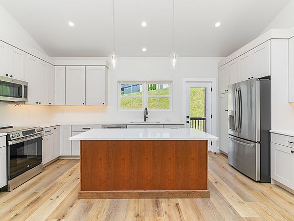 5th image of 202 Jackson Heights Dr