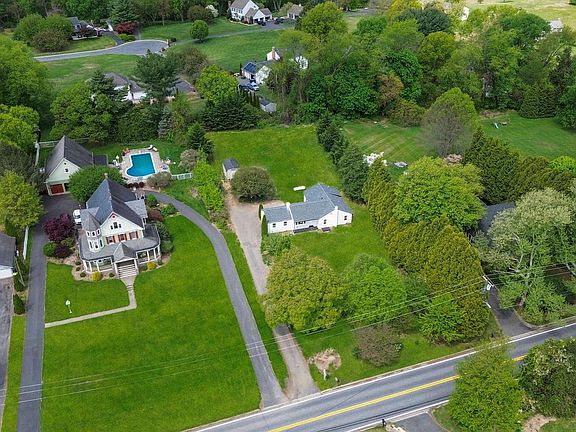4th image of 2424 Rocks Rd