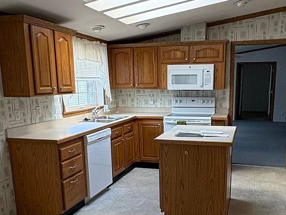 3rd image of 11 Medallion Rd