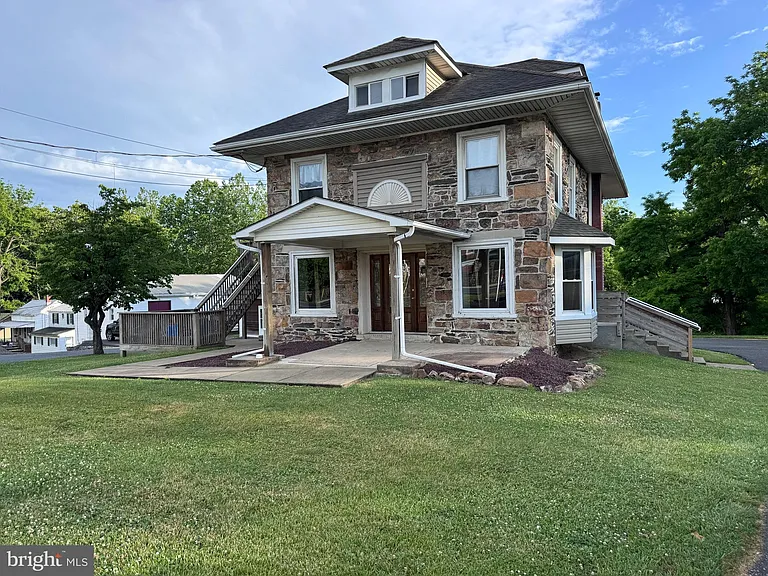 228 N Centre Ave — Photo 1