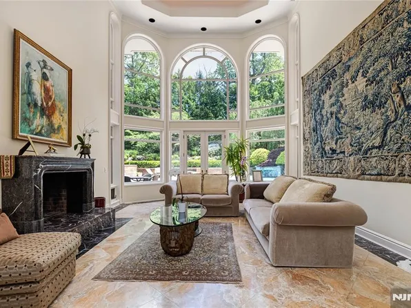 67 Adams Dr, Cresskill, NJ 07626