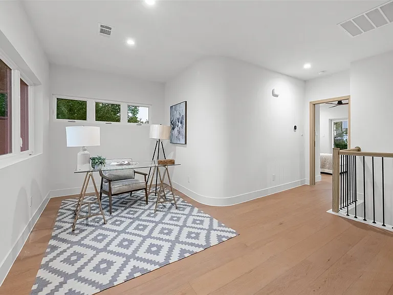 1510 Holly Ave — Photo 15