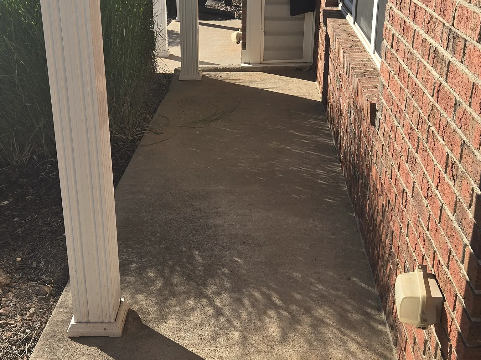 2 bed, 2.5 bath, 1304 sqft, $1,995 — Photo 2