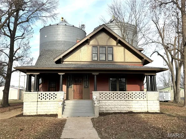 55 W 1st St, Nashville, IL 62214
