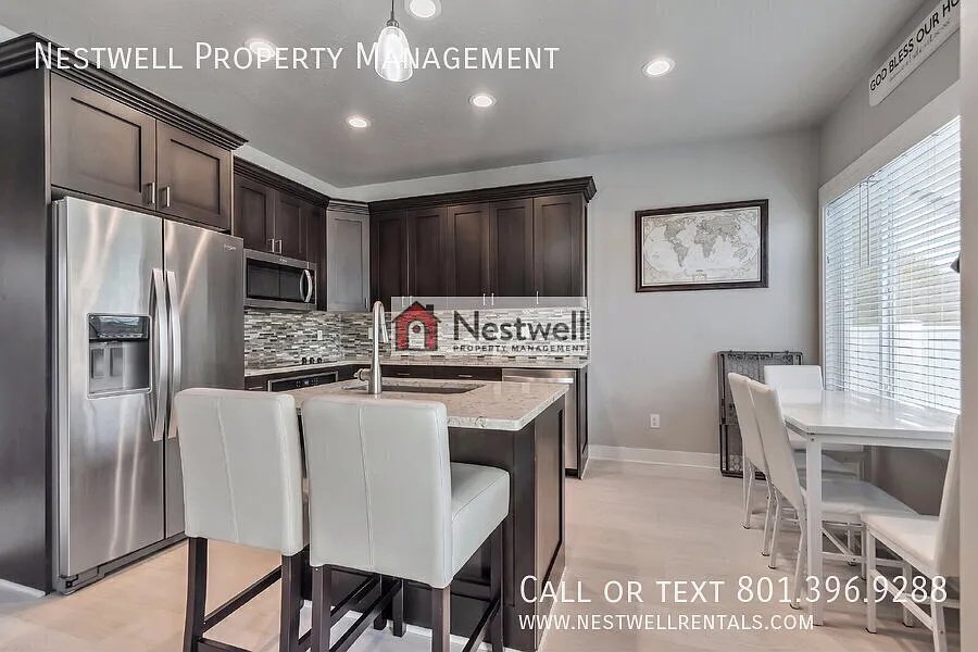 Energy efficient and modern townhome in Sandy! — Photo 4