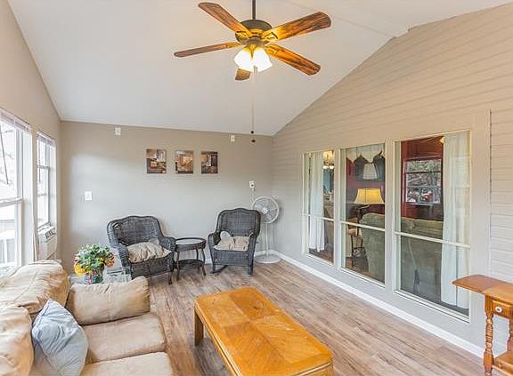 3rd image of 10412 Thomaswood Ln