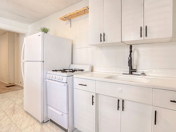 2nd image of 515 Sanford St #1G