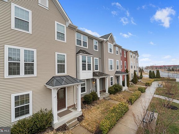 3rd image of 3011 Revere St
