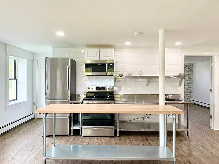 102 Vosburgh Rd #3 — Photo 1