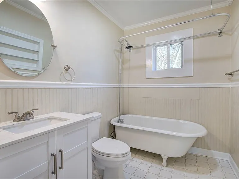 415 E 10th St SE — Photo 32