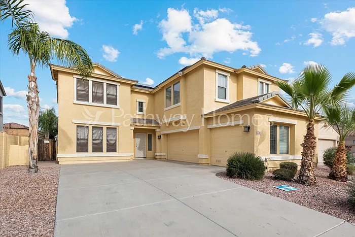 4 bed, 2.5 bath, 3318 sqft, $3,295 — Photo 3