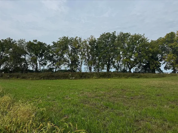 1445 S Auburn Pl, West Des Moines, IA 50266