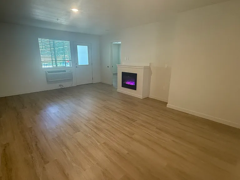 River Falls Apartments — Photo 43