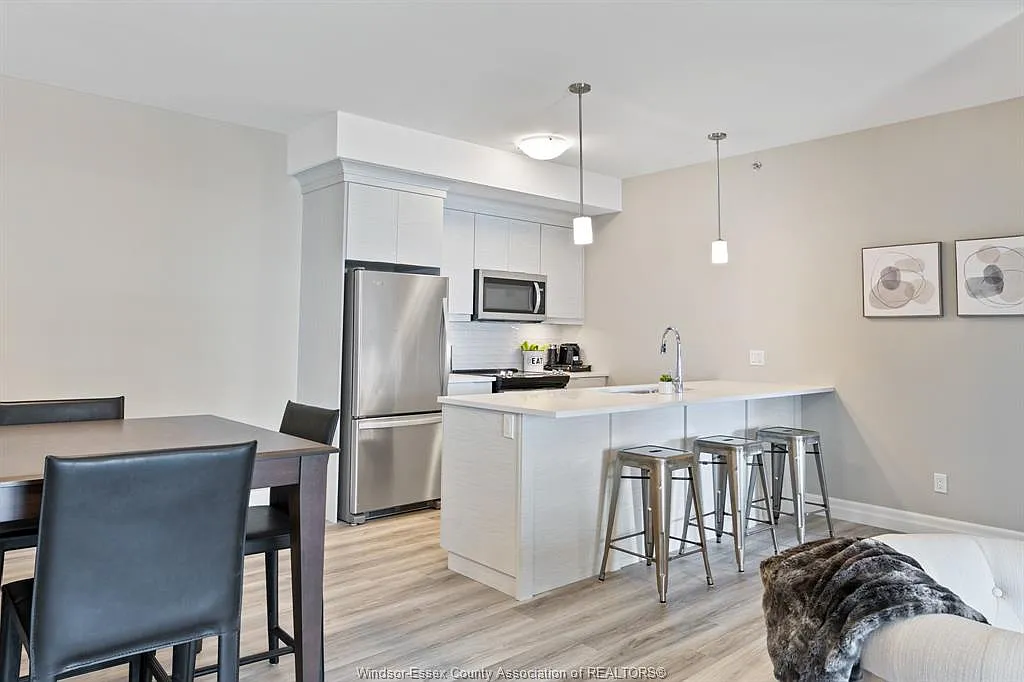Beachside Condos — Photo 3
